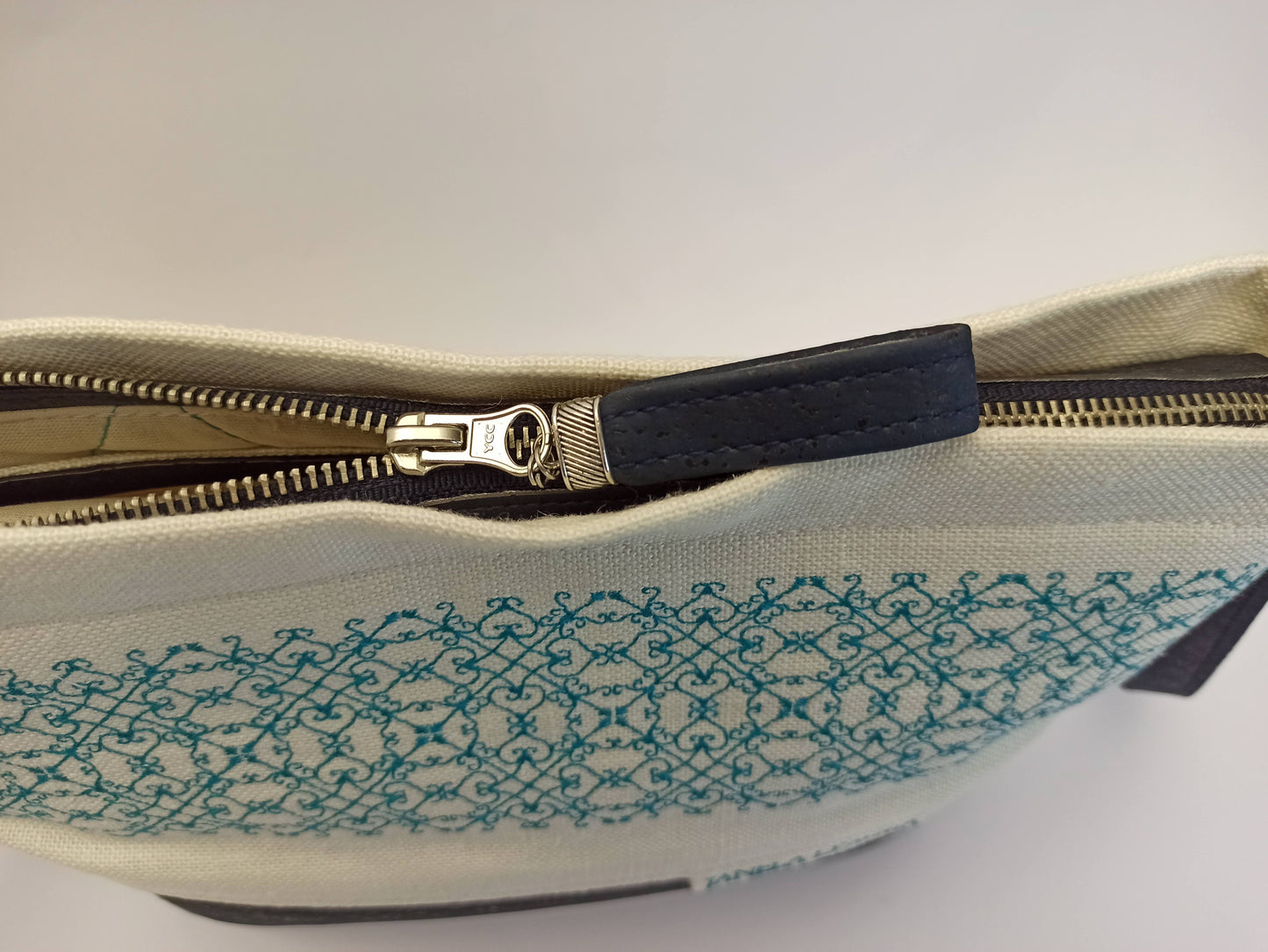 Shoulder Bag Renda Portuguesa - Zipper Details